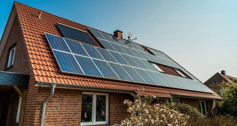 découvrez tout sur les subventions pour panneaux photovoltaïques en 2023. maximisez votre investissement dans l'énergie solaire avec nos conseils sur les aides financières disponibles, les conditions d'éligibilité et les démarches à suivre pour bénéficier de ces aides écologiques.