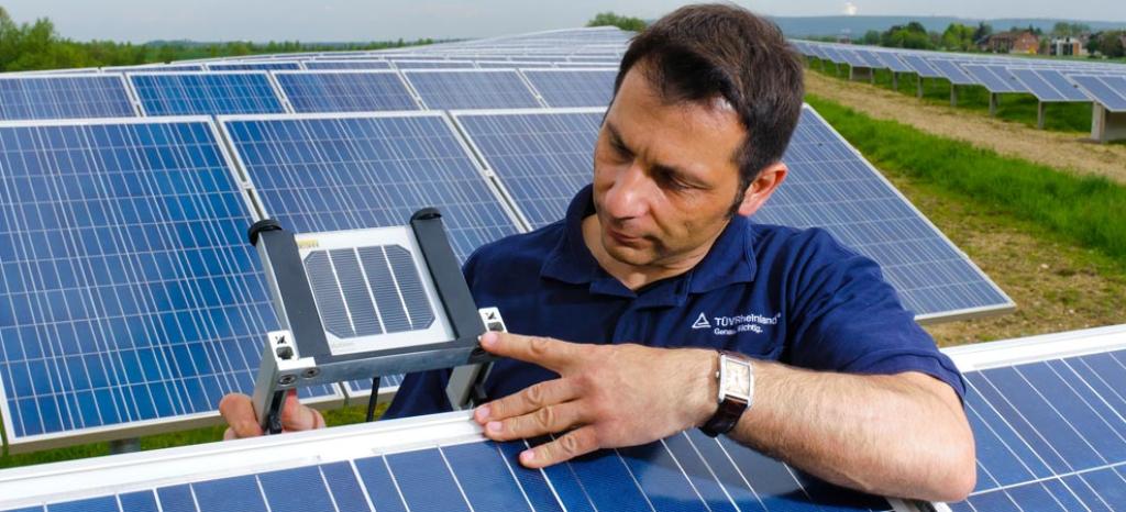 optimisez la production d'énergie de vos panneaux photovoltaïques grâce à notre service de suivi des performances. suivez en temps réel leur efficacité, détectez les anomalies et maximisez votre retour sur investissement.
