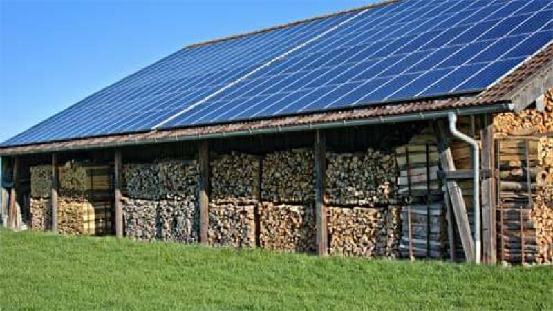 découvrez comment optimiser la surface des panneaux photovoltaïques pour votre maison, maximiser la production d'énergie renouvelable et réduire vos factures d'électricité tout en contribuant à la protection de l'environnement.