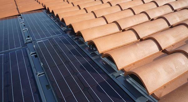 découvrez les avantages des tuiles photovoltaïques pour transformer votre toiture en source d'énergie renouvelable. élégantes et efficaces, ces tuiles innovantes allient esthétique et performance, tout en réduisant votre empreinte carbone. optez pour une solution durable et économique dès aujourd'hui.
