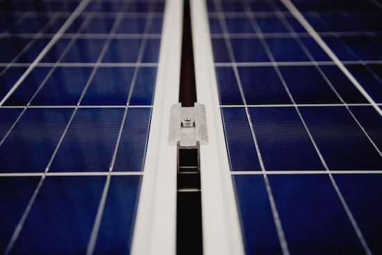 découvrez les différents types de panneaux photovoltaïques, leurs caractéristiques, avantages et performances. informez-vous sur les choix disponibles pour optimiser votre production d'énergie solaire et rendre votre installation plus efficace.