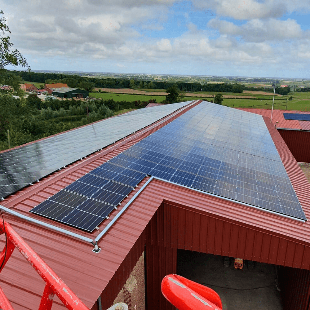 découvrez l'utilité des panneaux photovoltaïques : une solution écologique et économique pour produire votre propre électricité, réduire votre empreinte carbone et réaliser des économies sur vos factures d'énergie.