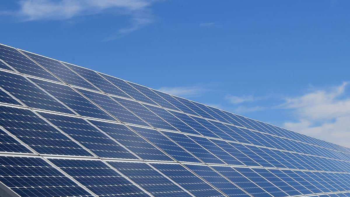 découvrez notre offre de panneaux solaires de 150 m², idéaux pour maximiser votre production d'énergie renouvelable tout en réduisant vos factures d'électricité. optez pour une solution durable et économique pour votre maison ou entreprise.