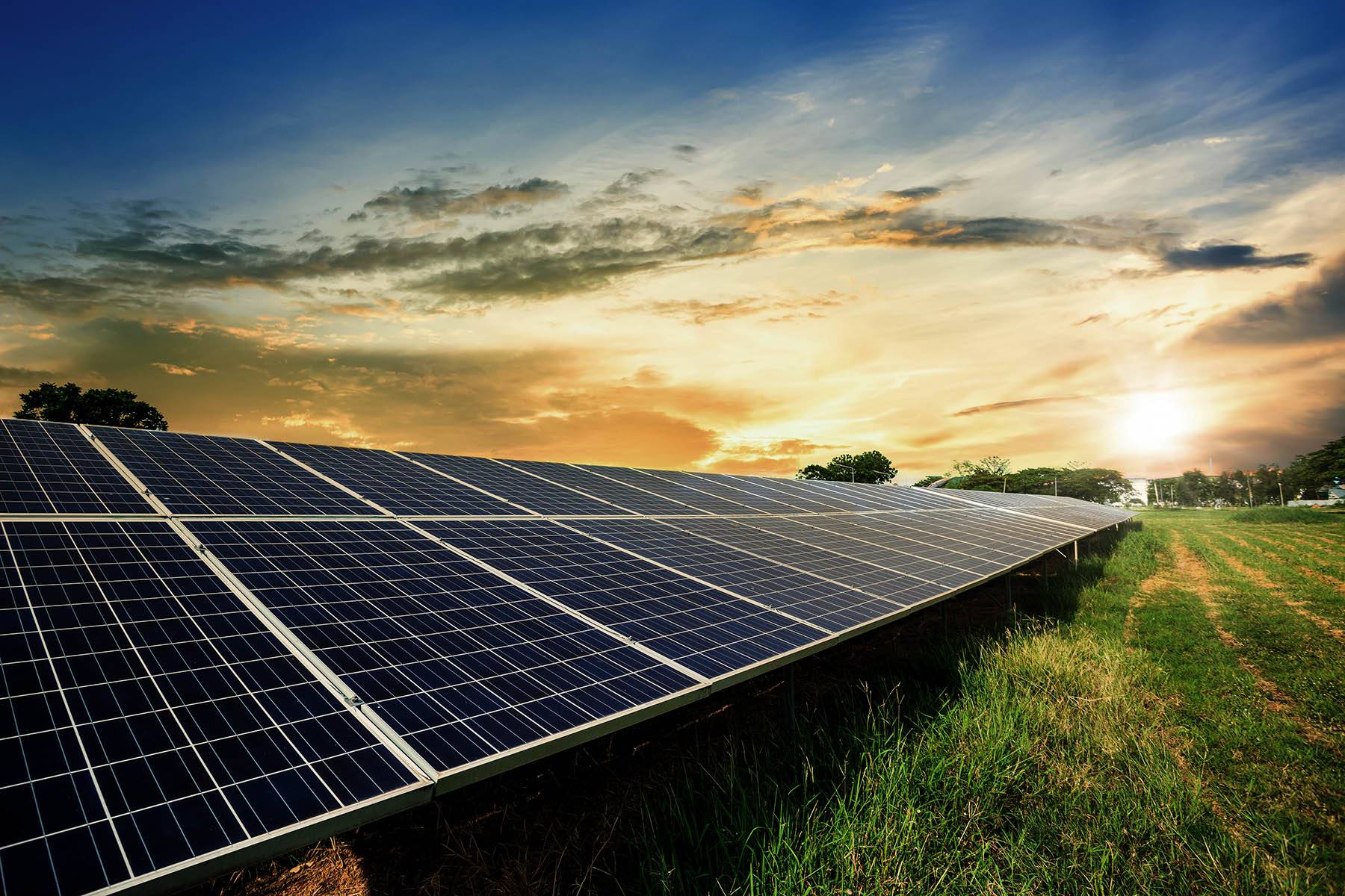 découvrez notre guide complet sur les panneaux solaires : fonctionnement, avantages, options d'installation et conseils pratiques pour maximiser votre efficacité énergétique et réduire votre facture d'électricité.