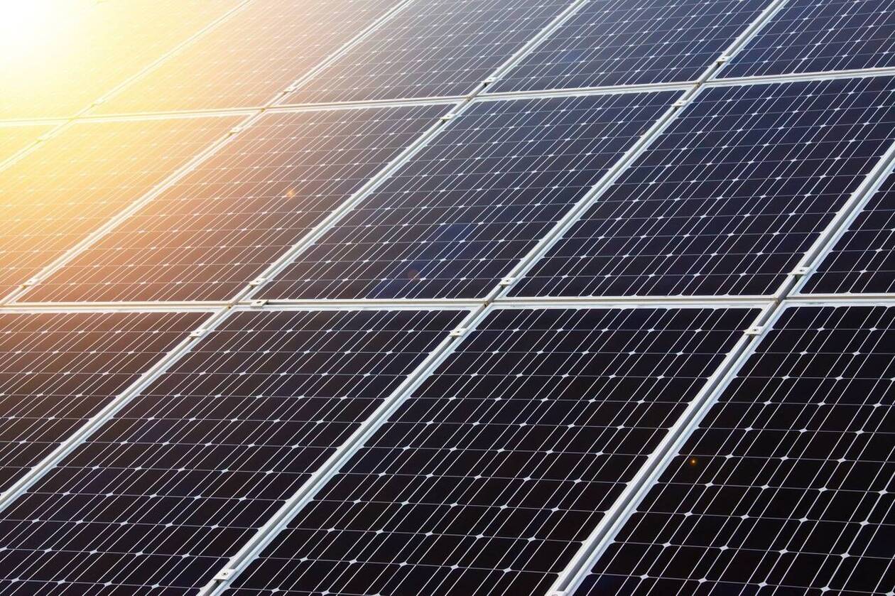 découvrez comment les panneaux photovoltaïques fonctionnent la nuit grâce aux solutions innovantes de stockage d'énergie. apprenez à optimiser votre consommation et à profiter d'une énergie solaire efficace même après le coucher du soleil.