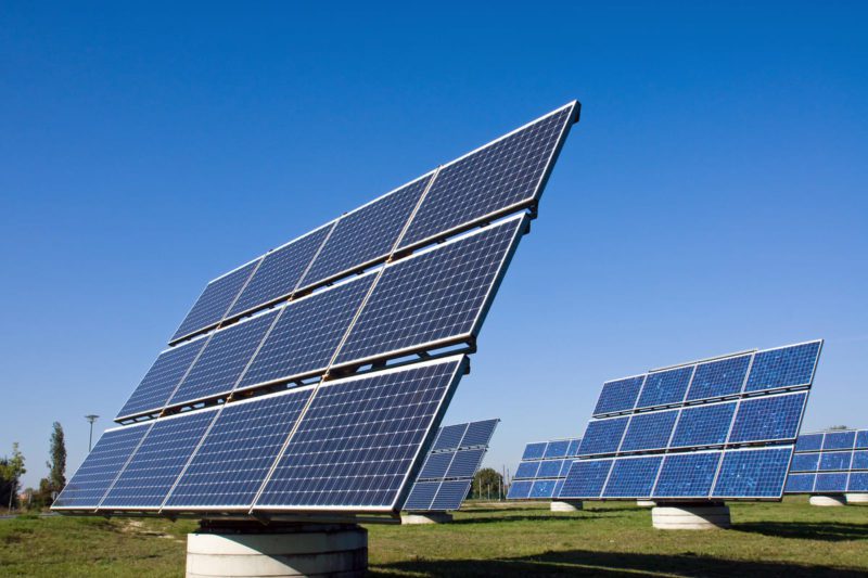 découvrez les incitations financières et les avantages fiscaux liés à l'installation de panneaux solaires en france. maximisez vos économies d'énergie tout en contribuant à la transition énergétique grâce à des aides gouvernementales et des subventions attractives.