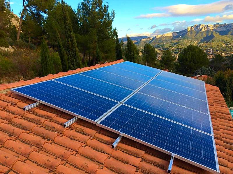 découvrez comment les panneaux solaires fonctionnent même la nuit grâce à des solutions innovantes comme le stockage d'énergie. explorez les avantages et les technologies qui maximisent votre énergie solaire 24h/24.