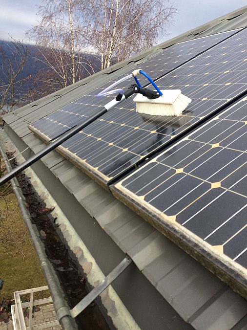 découvrez l'importance du nettoyage des panneaux photovoltaïques pour optimiser leur performance et prolonger leur durée de vie. apprenez les meilleures pratiques et les solutions adaptées pour garantir une production d'énergie maximale.