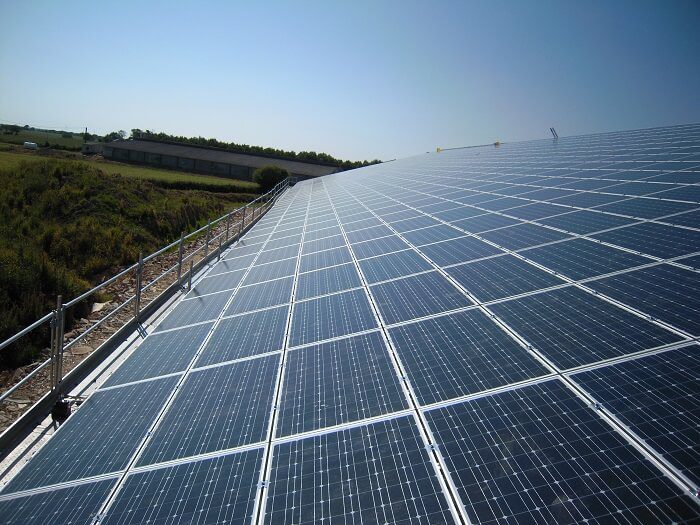 découvrez les avantages des panneaux photovoltaïques pour produire de l'énergie solaire propre et durable. apprenez comment optimiser votre consommation d'électricité tout en réduisant votre empreinte carbone. transformez votre toit en une centrale électrique grâce à des solutions adaptées à vos besoins.