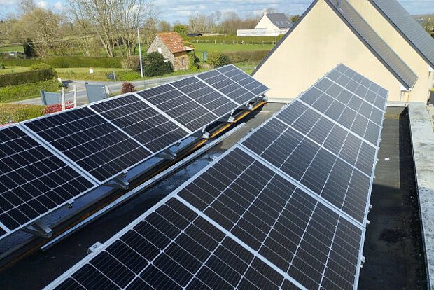 découvrez les avantages des panneaux photovoltaïques en normandie pour produire votre propre électricité verte. profitez d'une énergie renouvelable, réduisez vos factures et contribuez à la protection de l'environnement. informez-vous sur les installations, les aides disponibles et les solutions adaptées à vos besoins.