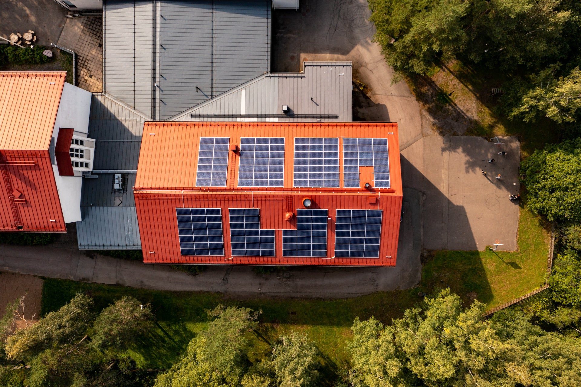 découvrez notre gamme de panneaux photovoltaïques rouges, alliant performance énergétique et esthétique unique. idéaux pour ceux qui souhaitent valoriser leur espace tout en produisant leur propre électricité verte. optez pour une solution innovante et moderne pour votre habitat.