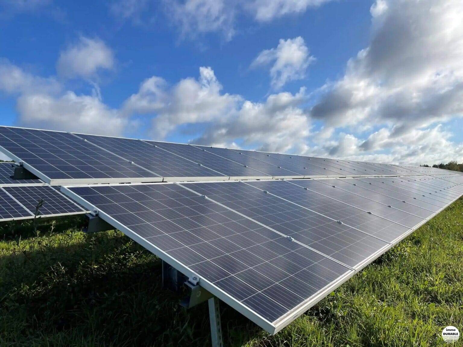 découvrez les avantages des panneaux photovoltaïques pour un avenir durable. réduisez votre empreinte carbone, économisez sur vos factures d'énergie et contribuez à la transition énergétique grâce à des solutions solaires innovantes.