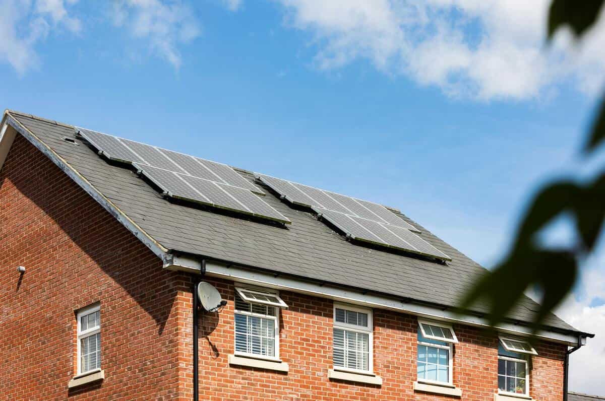 découvrez les nombreux avantages des panneaux solaires : réduction des factures d'électricité, investissement durable, impact positif sur l'environnement et valorisation de votre propriété. adoptez l'énergie renouvelable dès aujourd'hui!