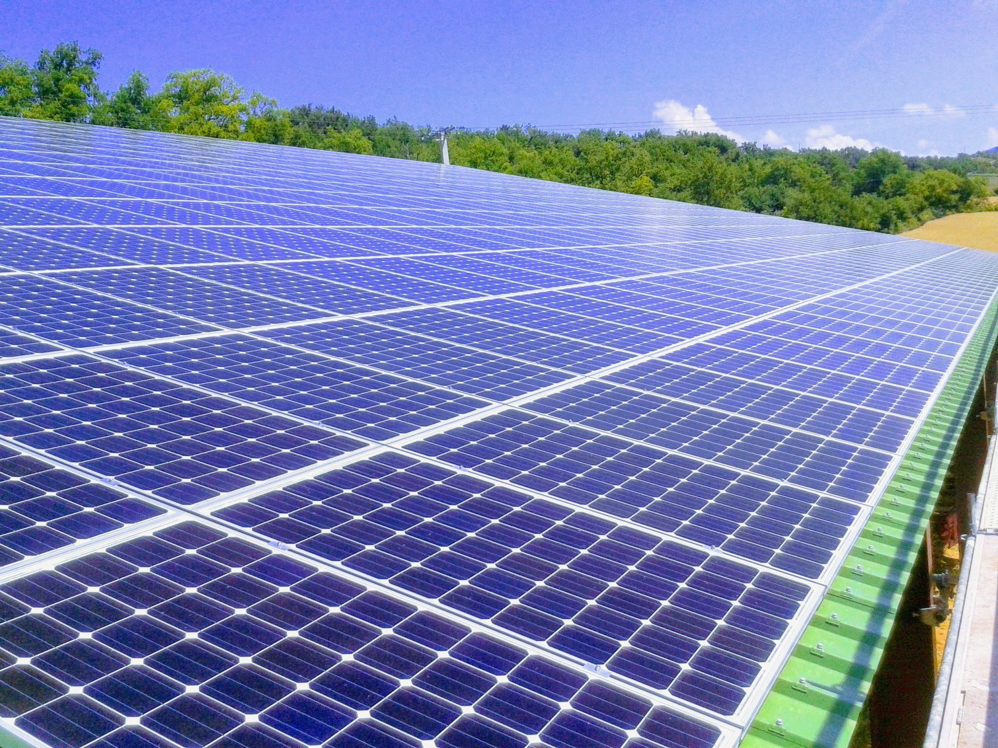 découvrez les nombreux avantages du solaire pour les entreprises : réduction des coûts énergétiques, respect de l'environnement, valorisation de la marque et autonomie énergétique. optez pour une solution durable qui booste votre performance et engage votre entreprise dans la transition énergétique.