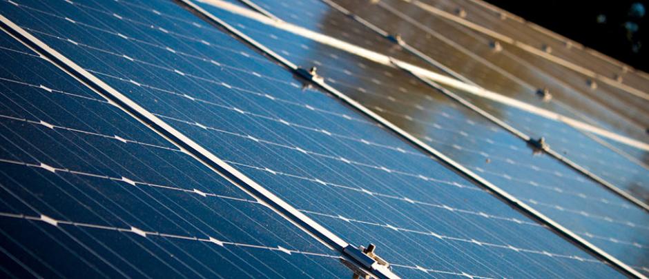 découvrez comment les panneaux photovoltaïques contribuent à la lutte contre le changement climatique. explorez les avantages des énergies renouvelables et leur impact positif sur l'environnement.