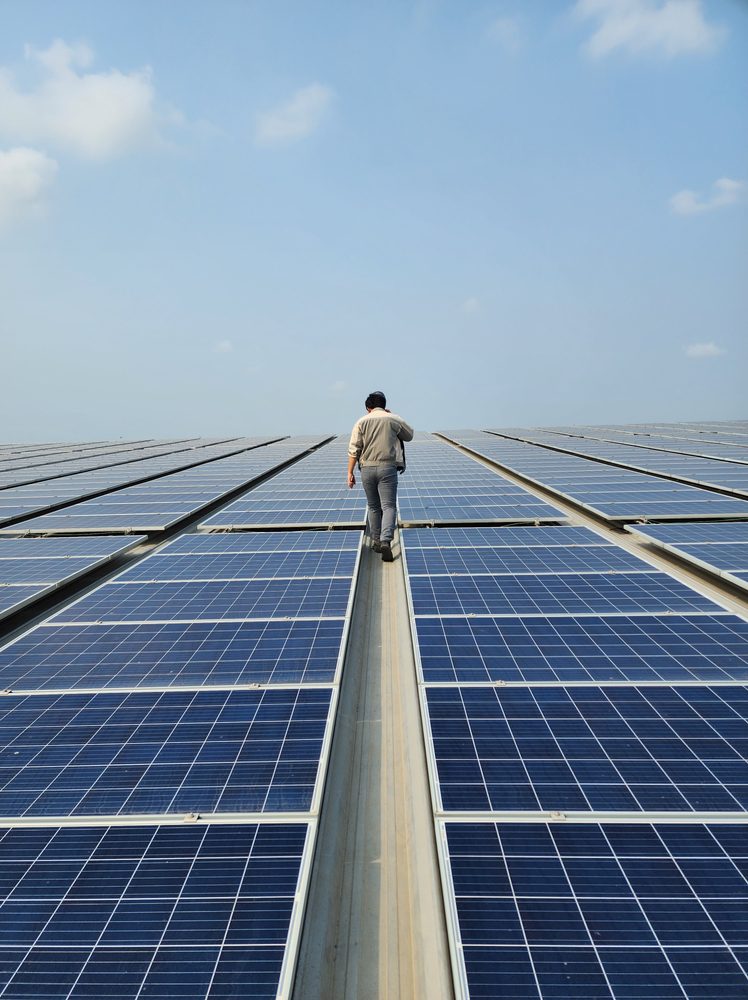 découvrez nos panneaux photovoltaïques spécialement conçus pour les entreprises. profitez d'économies d'énergie, réduisez votre empreinte carbone et contribuez à un avenir durable. transformez votre entreprise en un acteur responsable avec des solutions solaires adaptées à vos besoins.