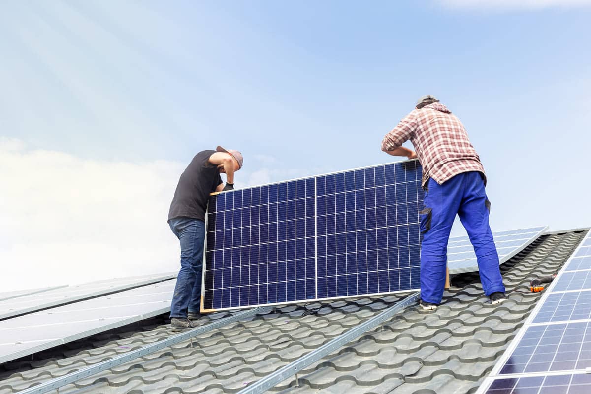 découvrez comment maximiser la rentabilité de vos panneaux photovoltaïques grâce à nos conseils experts. analysez les coûts, les économies d'énergie et les aides financières pour optimiser votre investissement écologique et rentable.
