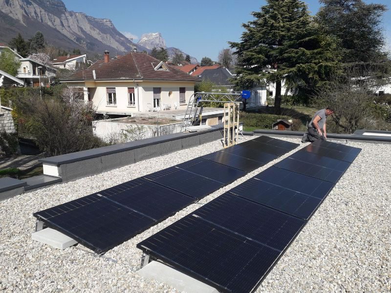 découvrez comment optimiser votre espace extérieur avec des panneaux solaires pour terrasse. installez des solutions durables et esthétiques pour produire votre propre énergie renouvelable tout en embellissant votre terrasse.