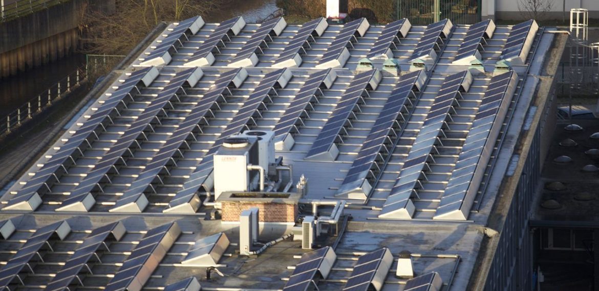 découvrez comment investir dans des panneaux solaires peut vous permettre de réduire vos factures d'énergie, d'augmenter la valeur de votre propriété et de contribuer à un avenir plus durable. explorez les avantages financiers et environnementaux de cette énergie renouvelable.