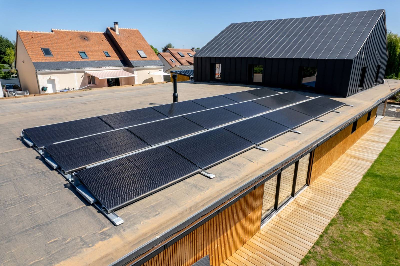 découvrez l'importance et les avantages de la pose à plat des panneaux solaires. optimisez l'ensoleillement et maximisez la production d'énergie tout en assurant une intégration esthétique à votre toiture. informez-vous sur les techniques, les matériels nécessaires et les meilleures pratiques pour une installation réussie.