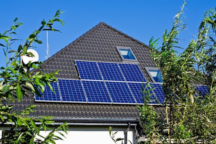 découvrez les nombreux avantages des panneaux solaires : réduction des factures d'électricité, impact environnemental positif, valorisation de votre propriété et indépendance énergétique. passez à l'énergie solaire et profitez d'une source d'énergie renouvelable et durable.