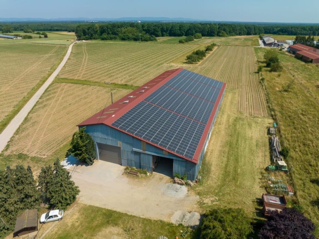 découvrez les nombreux avantages des panneaux photovoltaïques pour l'agriculture : réduction des coûts énergétiques, valorisation des terres, et contribution à une agriculture durable. optez pour une solution écologique et rentable qui favorise la transition énergétique de votre exploitation.