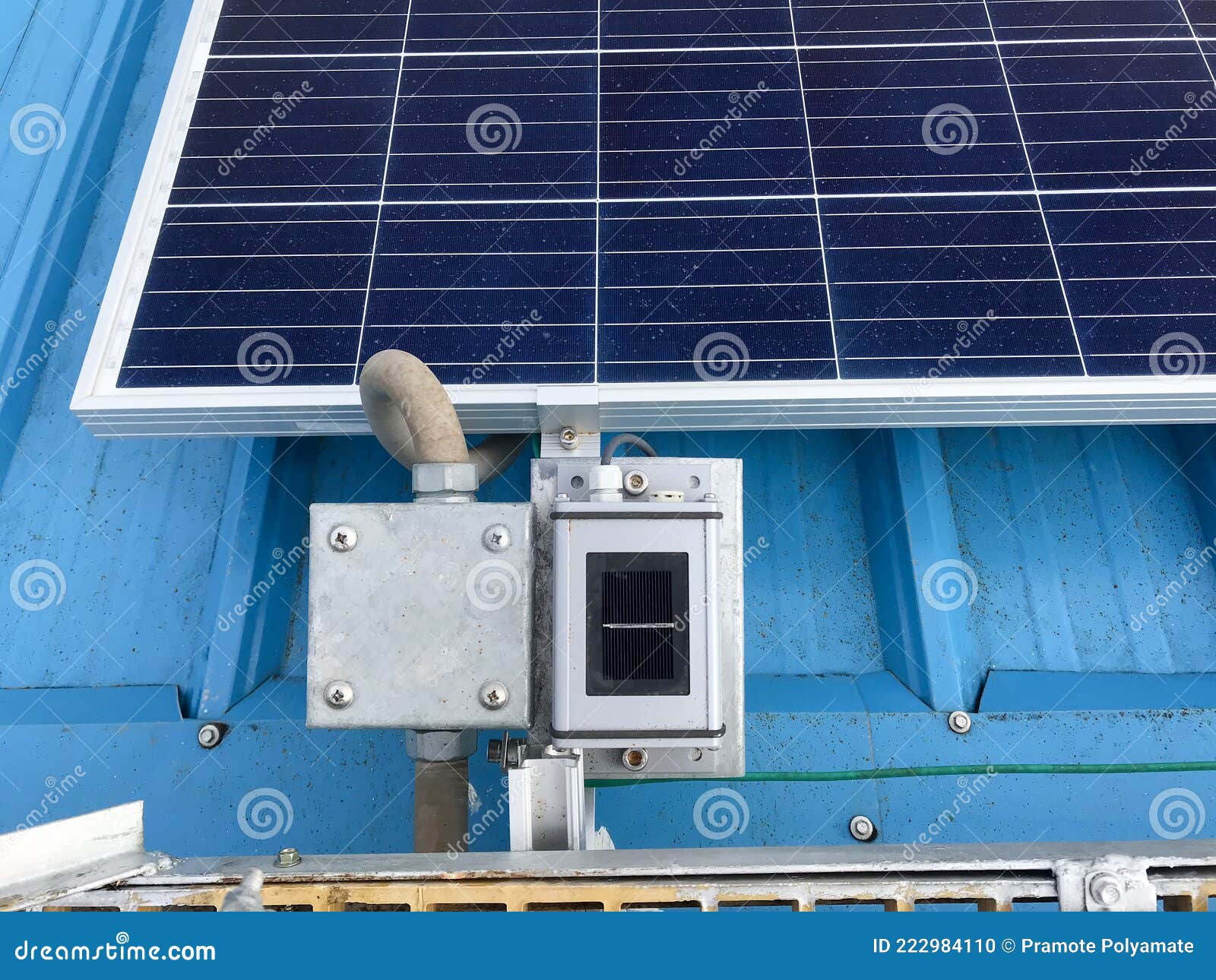 découvrez notre large gamme d'accessoires pour panneaux solaires, conçus pour optimiser votre installation et maximiser votre production d'énergie. que vous ayez besoin de fixations, de câbles ou de systèmes de surveillance, nous avons tout ce qu'il vous faut pour rendre votre projet solaire efficace et durable.