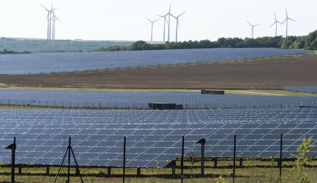 découvrez les nombreux avantages de l'électricité solaire, de l'économie sur vos factures d'énergie à la réduction de votre empreinte carbone. apprenez comment ce choix durable peut transformer votre consommation d'énergie tout en préservant l'environnement.