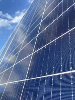 découvrez les avantages des panneaux solaires bifaciaux, qui maximisent la production d'énergie en capturant la lumière des deux côtés. explorez comment ces technologies innovantes améliorent l'efficacité énergétique tout en offrant une solution durable pour vos besoins énergétiques.