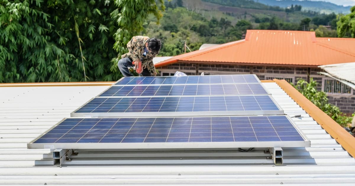 découvrez les avantages des panneaux solaires triphasés, une solution énergétique performante et économique. optimisez votre consommation d'énergie, réduisez vos factures et contribuez à la protection de l'environnement grâce à cette technologie innovante. idéal pour les grandes installations, les panneaux triphasés assurent une production d'électricité stable et fiable.