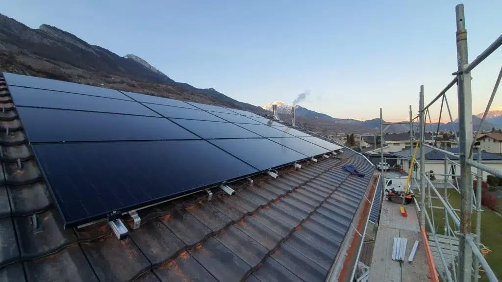 découvrez les nombreux avantages des panneaux solaires dans le valais : économie d'énergie, respect de l'environnement et valorisation de votre patrimoine. transformez votre propriété en une source d'énergie renouvelable et durable.