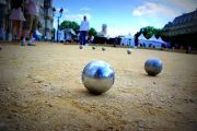 découvrez le boulodrome écoresponsable de val-au-perche, un espace dédié aux passionnés de pétanque, alliant plaisir du jeu et respect de l'environnement. profitez d'infrastructures modernes, de matériaux durables et d'un cadre naturel préservé pour vivre des moments inoubliables en pleine nature.