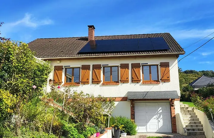 découvrez comment calculer la surface nécessaire pour vos panneaux photovoltaïques afin d'optimiser la production d'énergie solaire dans votre projet. suivez nos conseils pratiques et astuces pour maximiser votre installation et réduire votre facture d'électricité.