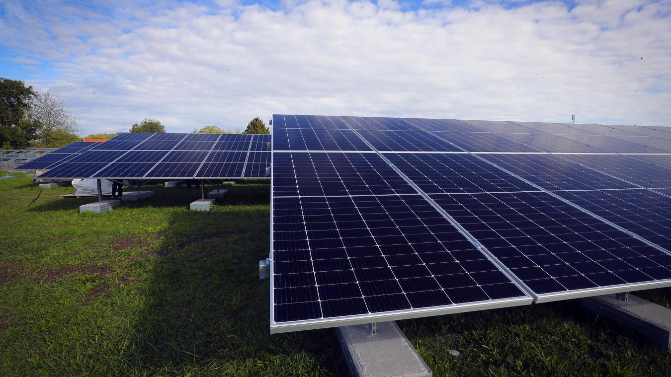 découvrez l'école de châtenois-les-forges, un établissement engagé dans la transition énergétique grâce à l'installation de panneaux photovoltaïques. apprenez comment cette initiative contribue à un avenir durable tout en offrant une éducation de qualité à ses élèves.