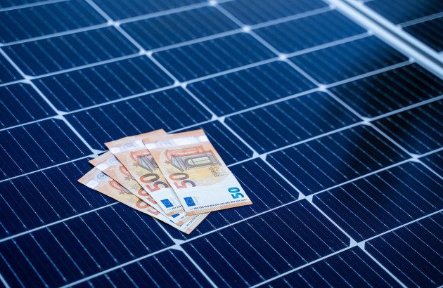 découvrez notre guide complet sur le choix et l'installation de panneaux solaires. apprenez à évaluer vos besoins énergétiques, les différents types de panneaux disponibles, et comment optimiser l'efficacité de votre système solaire pour un avenir durable.