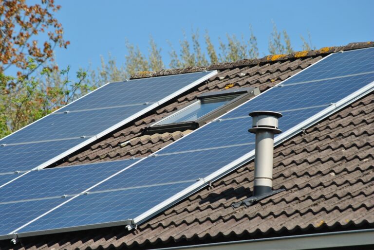 découvrez comment choisir le bon panneau solaire pour alimenter votre réfrigérateur. notre guide complet vous aide à évaluer vos besoins énergétiques, à comparer les options disponibles et à faire un choix éclairé pour une solution énergétique durable.