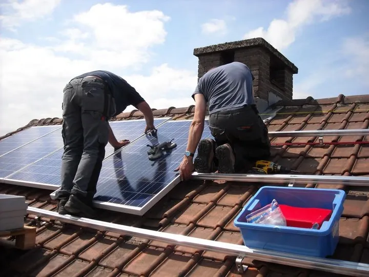 découvrez comment faire le meilleur choix pour vos panneaux solaires. comparez les différents types, avantages et inconvénients des panneaux solaires afin d'optimiser votre investissement et de contribuer à un avenir plus durable.