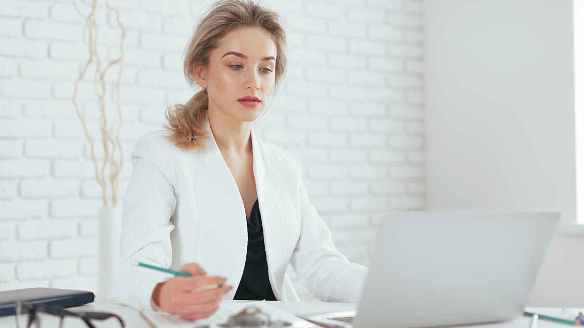 découvrez l'importance de la conformité réglementaire pour les entreprises, garantissant légalité et sécurité tout en renforçant la confiance des clients. apprenez comment respecter les normes en vigueur et éviter les sanctions grâce à des pratiques efficaces.