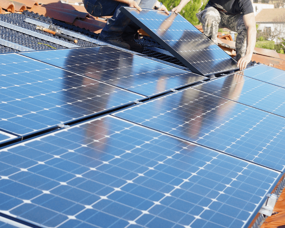 découvrez tout ce qu'il faut savoir sur le coût des panneaux solaires en france, y compris les investissements initiaux, les subventions disponibles et les économies d'énergie potentielles. informez-vous sur les différents types de panneaux solaires et leur rentabilité à long terme pour un habitat durable.