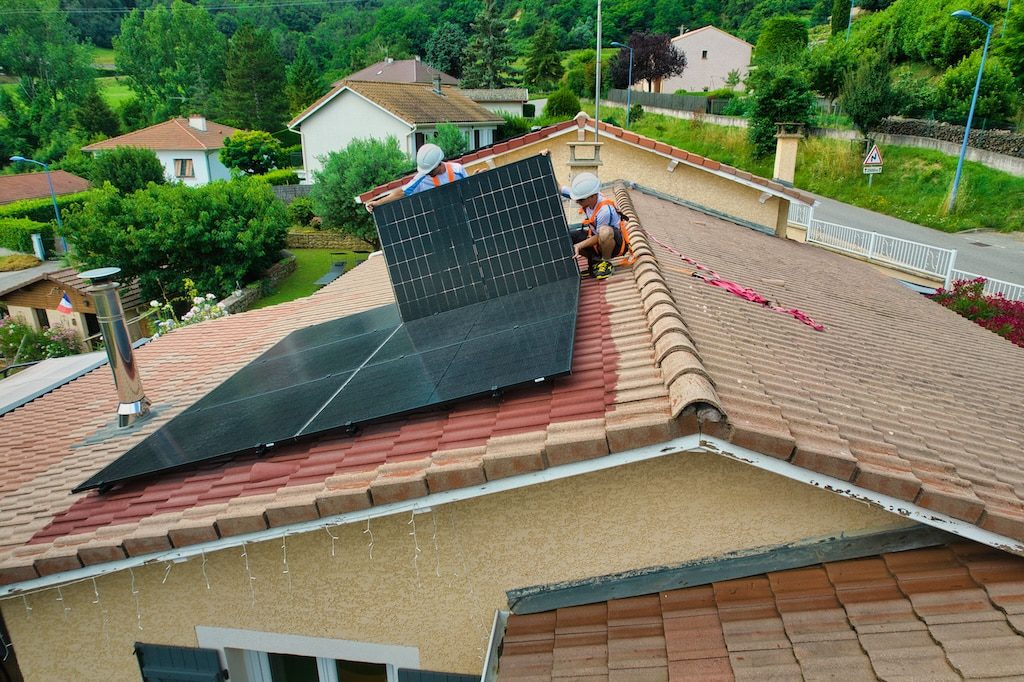 découvrez les coûts cachés associés à l'installation de panneaux solaires. informez-vous sur les frais inattendus, les entretiens et les subventions disponibles pour maximiser votre investissement dans l'énergie renouvelable.