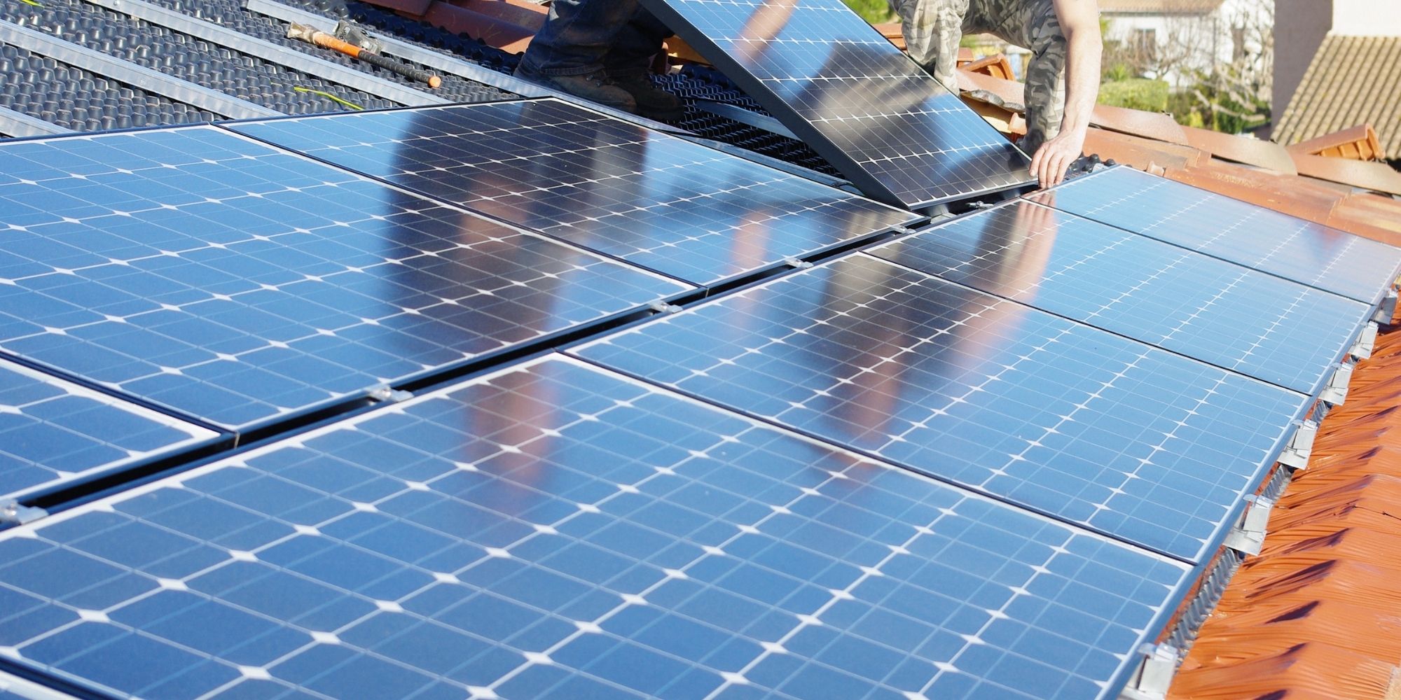 découvrez les coûts des panneaux photovoltaïques et les facteurs influençant leur prix. informez-vous sur les avantages économiques des investissements solaires et comment optimiser votre installation pour en tirer le meilleur parti.