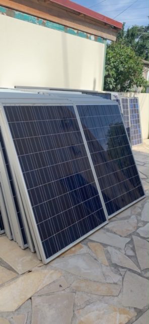 profitez de notre déstockage exceptionnel de panneaux solaires ! découvrez des offres imbattables pour équiper votre maison avec des solutions énergétiques durables. ne manquez pas cette occasion de faire des économies tout en préservant l'environnement.
