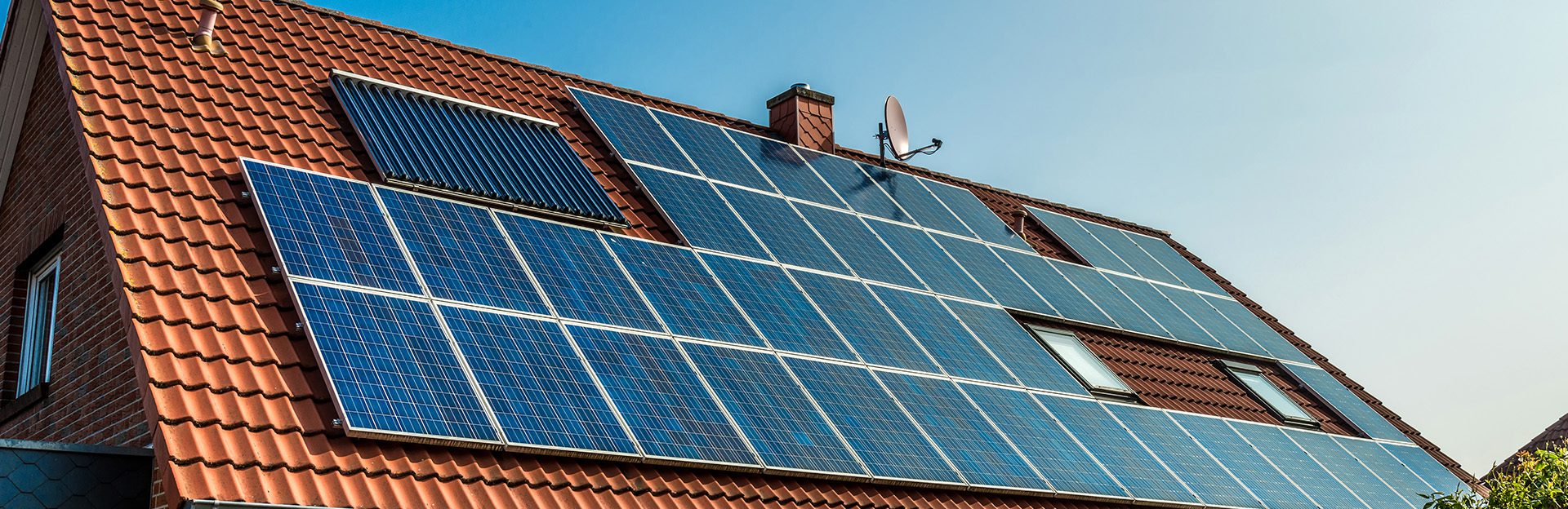 découvrez les principales différences entre les types d'énergie solaire : photovoltaïque, thermique et concentrée. apprenez comment chaque technologie fonctionne et leur impact sur l'environnement et l'économie.
