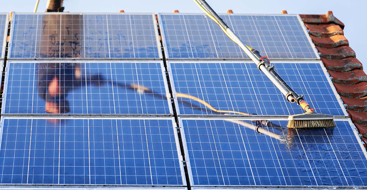 découvrez l'importance de l'entretien des panneaux photovoltaïques pour garantir leur efficacité et leur longévité. apprenez les meilleures pratiques et conseils pour maintenir vos installations solaires en parfait état et maximiser votre production d'énergie.