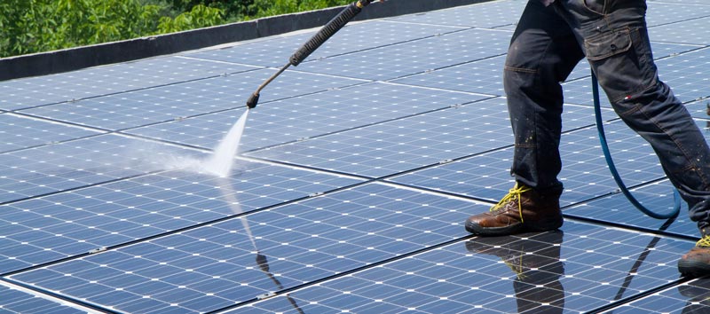 découvrez l'importance de l'entretien des panneaux photovoltaïques pour maximiser leur performance et prolonger leur durée de vie. apprenez des conseils pratiques sur le nettoyage, la maintenance préventive et les vérifications régulières nécessaires pour garantir un fonctionnement optimal de votre installation solaire.