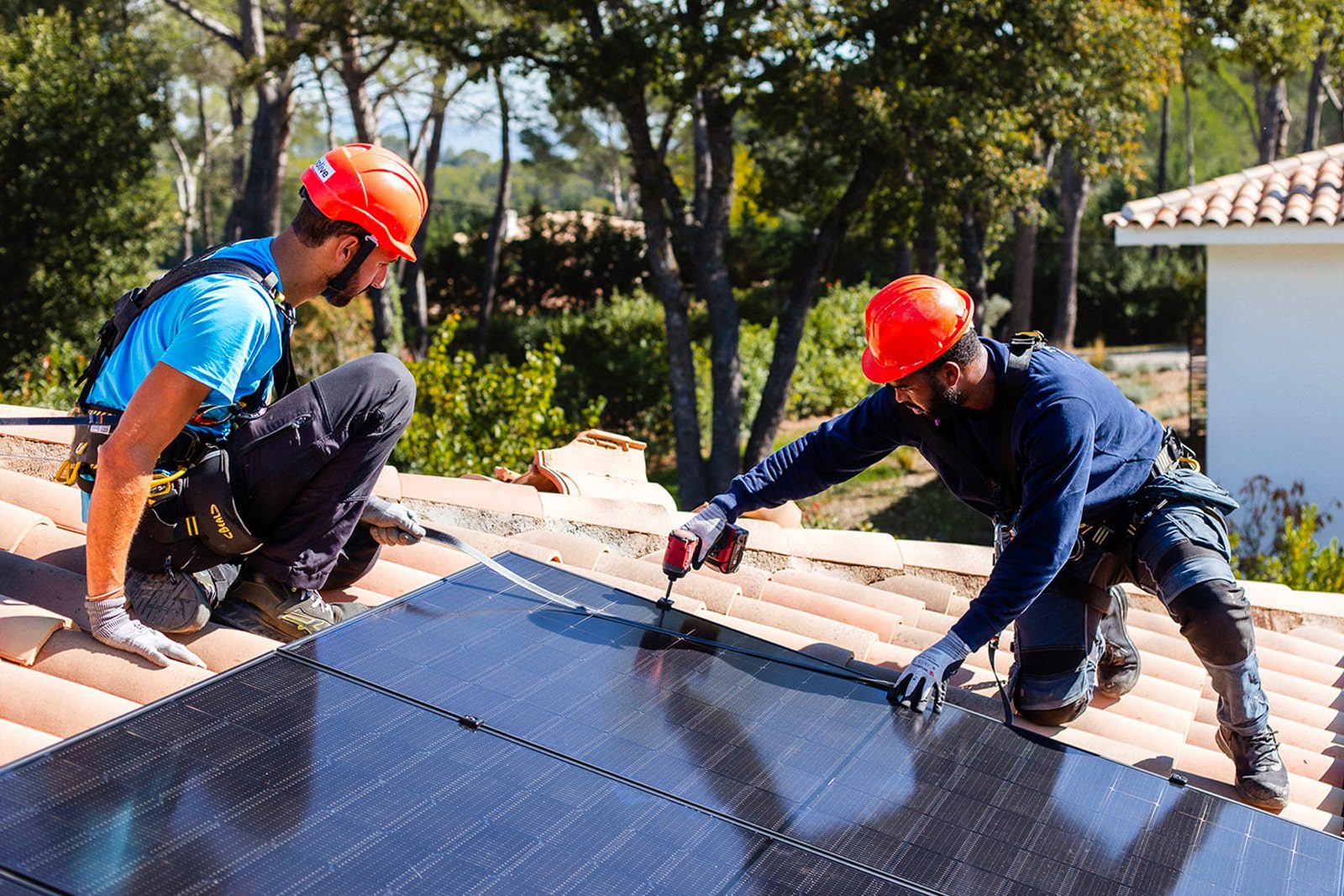 découvrez notre sélection d'équipements de panneaux solaires de haute qualité, conçus pour maximiser l'efficacité énergétique de votre installation solaire. optez pour des solutions durables et rentables pour réduire votre facture d'électricité et contribuer à la préservation de l'environnement.