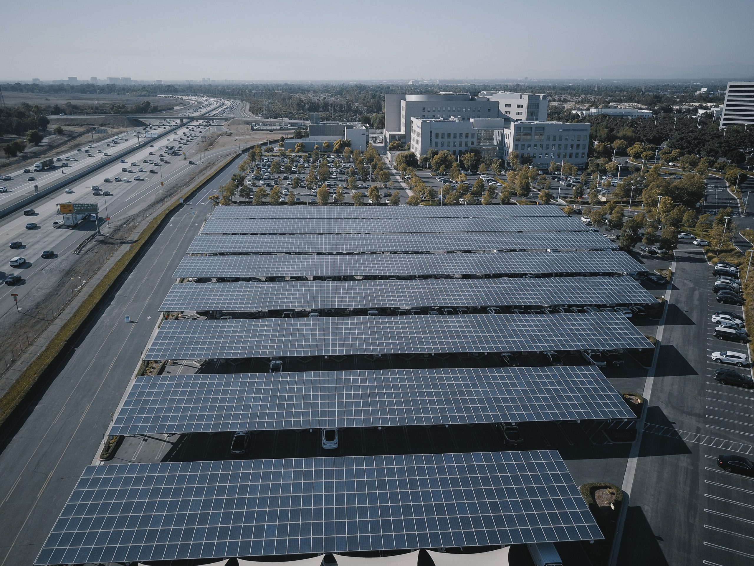 découvrez des études de cas approfondies sur le photovoltaïque, mettant en lumière des projets innovants et leurs impacts environnementaux et économiques. apprenez comment ces solutions énergétiques durables transforment des communautés et contribuent à un avenir énergétique plus propre.
