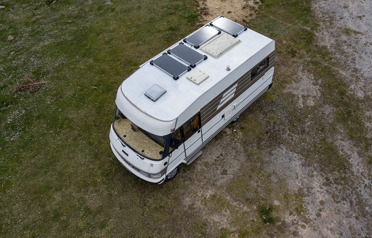 découvrez l'évolution des panneaux solaires pour camping-cars, de leur conception à leurs performances modernes. apprenez comment ces innovations permettent une autonomie accrue et un voyage écologique, offrant aux aventuriers une nouvelle liberté sur la route.