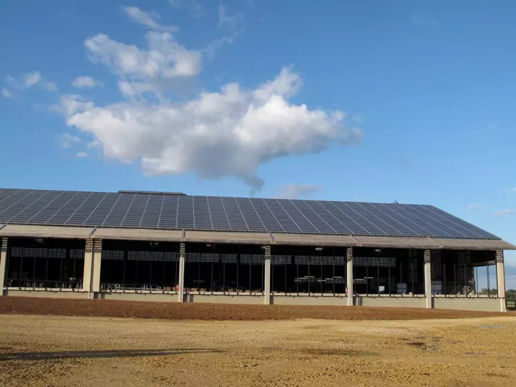 découvrez les options de financement pour l'installation de panneaux photovoltaïques. profitez des aides financières, des subventions et des crédits d'impôt disponibles pour vous accompagner dans votre transition vers une énergie renouvelable durable et économique.