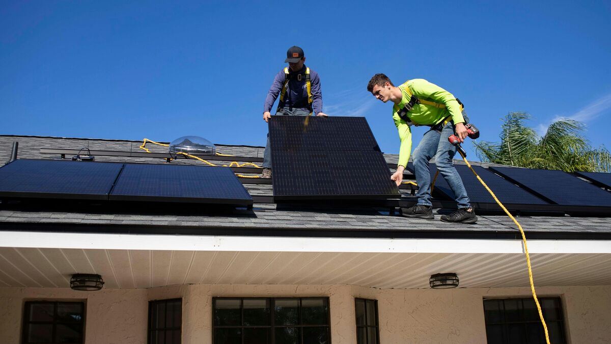 découvrez tout ce qu'il faut savoir sur la fiscalité photovoltaïque en 2025, y compris les changements réglementaires, les avantages fiscaux et les opportunités d'investissement pour maximiser vos revenus solaires.